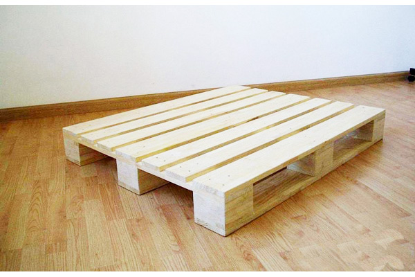 進(jìn)口松托盤(pán)